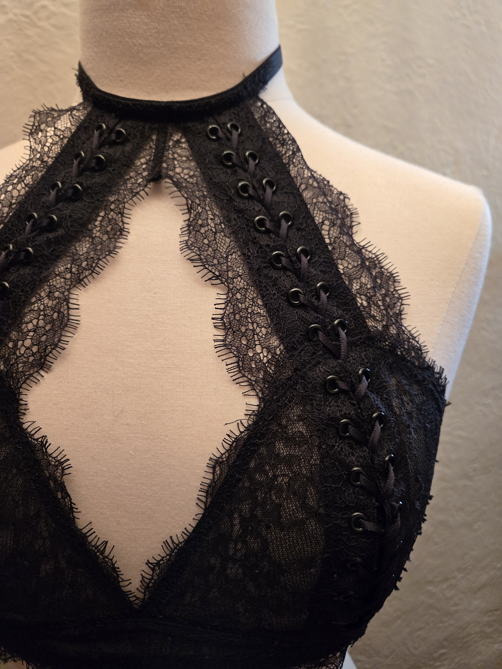 Victoria’s Secret Black Lace Halter Bralette Corset Lace-Up Goth Lingerie - Picture 6 of 11